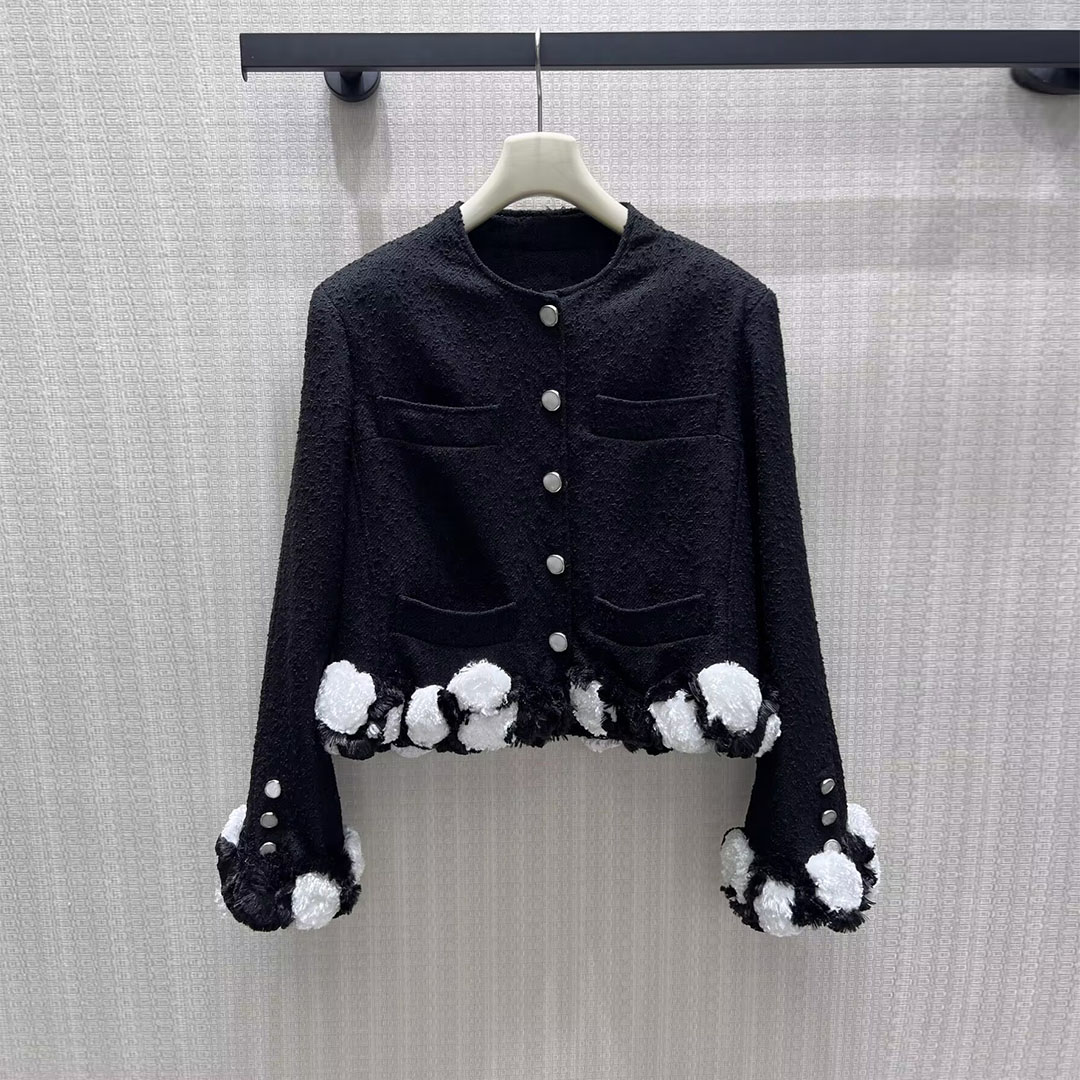 Sewing Tweed - เสื้อโค้ททวีดลายดอกไม้สีดำขาวตัดกัน แฟชั่นใหม่ประจำปี 2026 สำหรับฤดูใบไม้ร่วงและฤดูหนาว คอทรงโอ กระดุมแถวเดียว